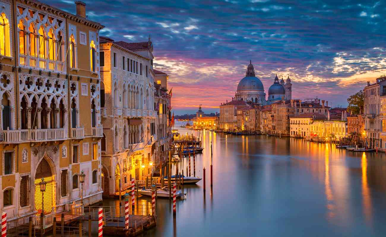 Photograph of Venice during the end of sunset