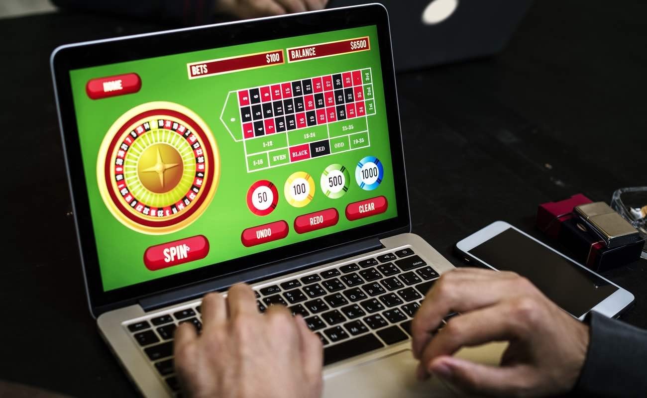 Online casino game roulette table on laptop screen