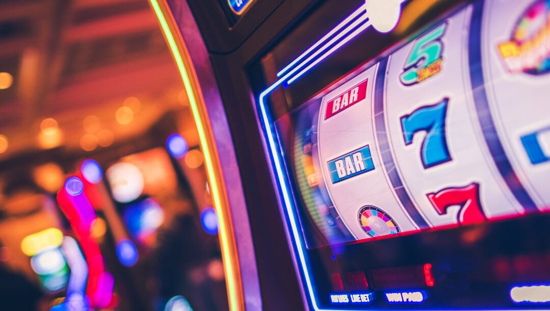 What are Live Dealer Slots? – BetMGM