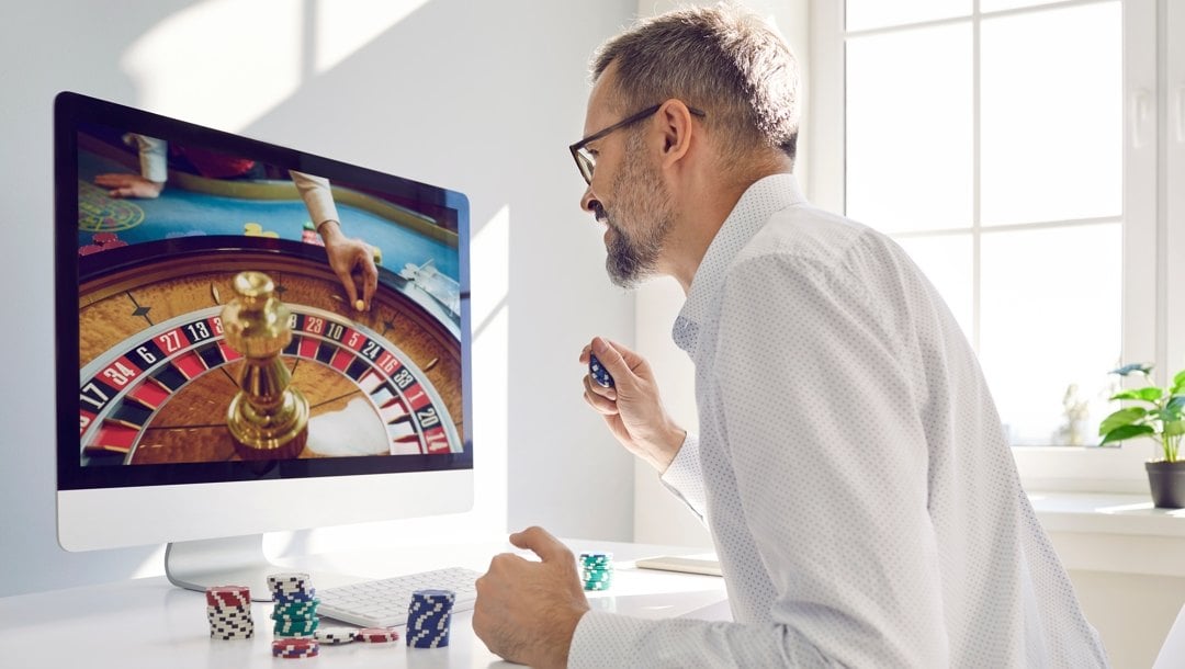 A man plays online roulette on his computer